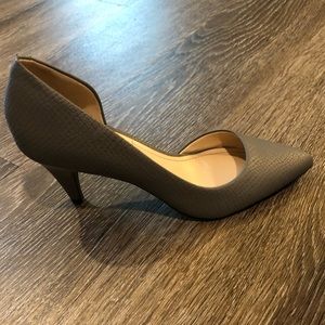 BGBC grey kitten heels size 6.5